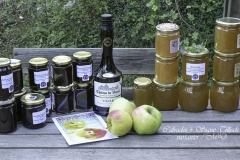 Apple-jam-wall_pots-with-Calvados-bottle-2018_photo-M-Dahlin