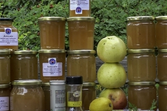 Apple-jam-wall_pots-and-some-ingredients-2018_detail-photo_Mormors-mos_-M-Dahlin
