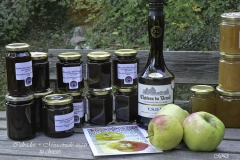 Apple-jam-wall_pots-with-Calvados-bottle-2018_detail-left_photo-M-Dahlin